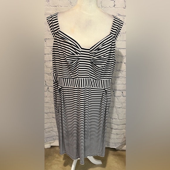 Women's "Sofia Christina" Black Striped Sleeveless Jersey Sheath Dress; Size 22W - Picture 1 of 6